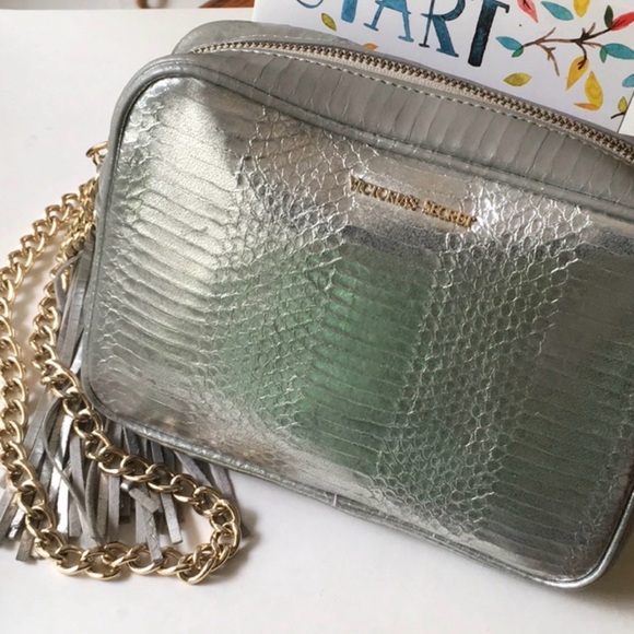 Elegant Silver Chain Strap Bag - Picture 3 of 5